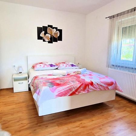 Apartments Pinezic Skrbčići 외부 사진